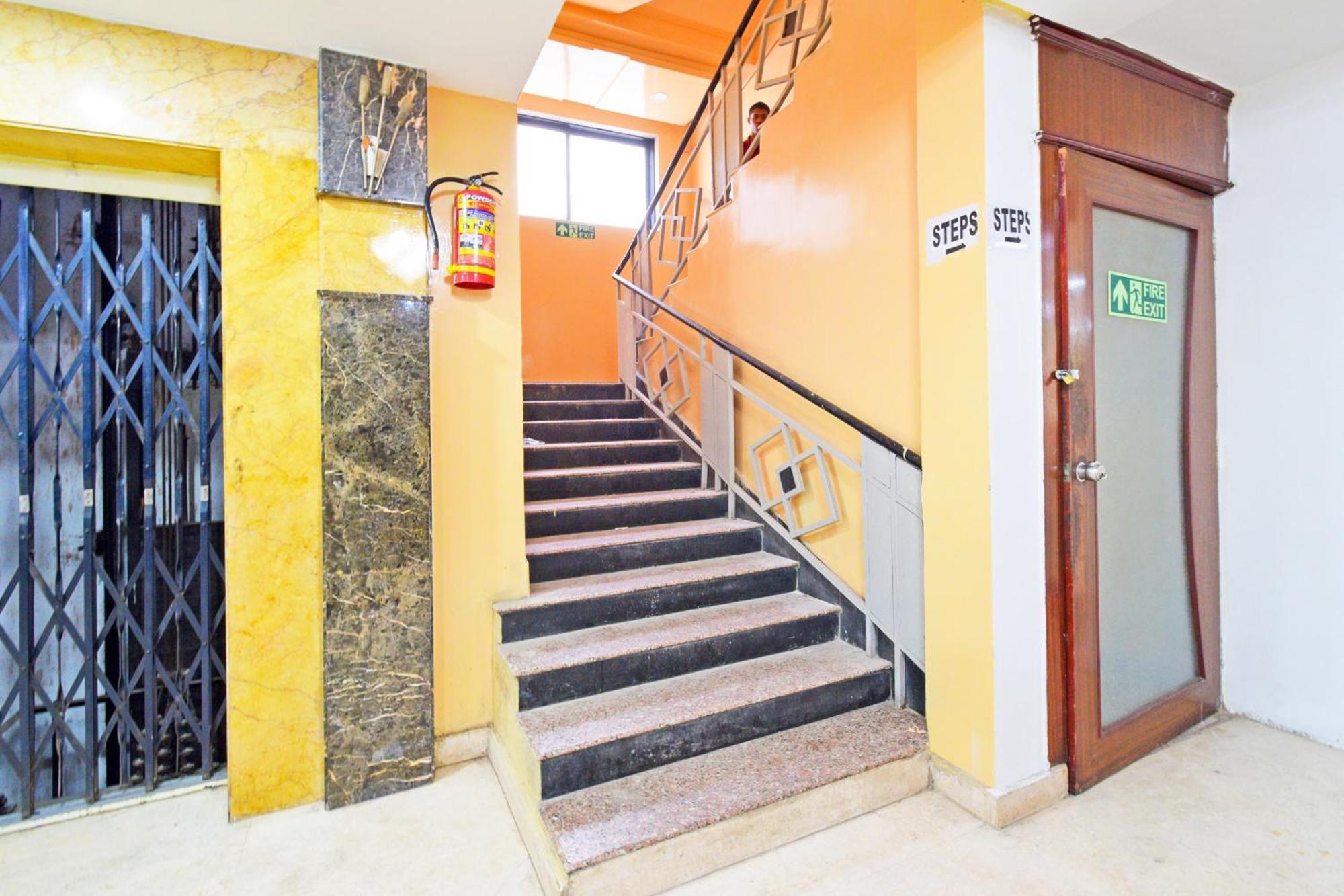 Super Townhouse Ameerpet Balkampet Road Χιντεραμπάντ Εξωτερικό φωτογραφία
